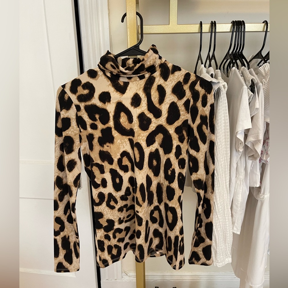 H&M LONG SLEEVE TEE SIZE S